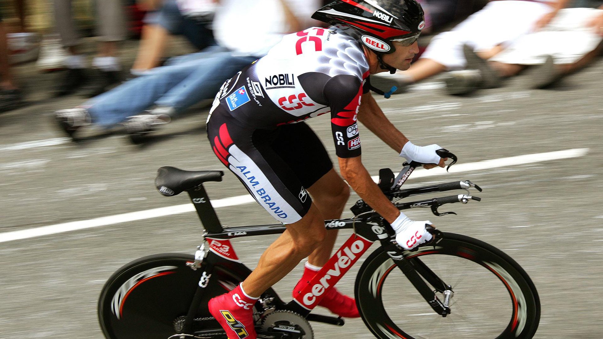 世界杯十六强：法国3比1淘汰波兰 姆巴佩梅开二度称王